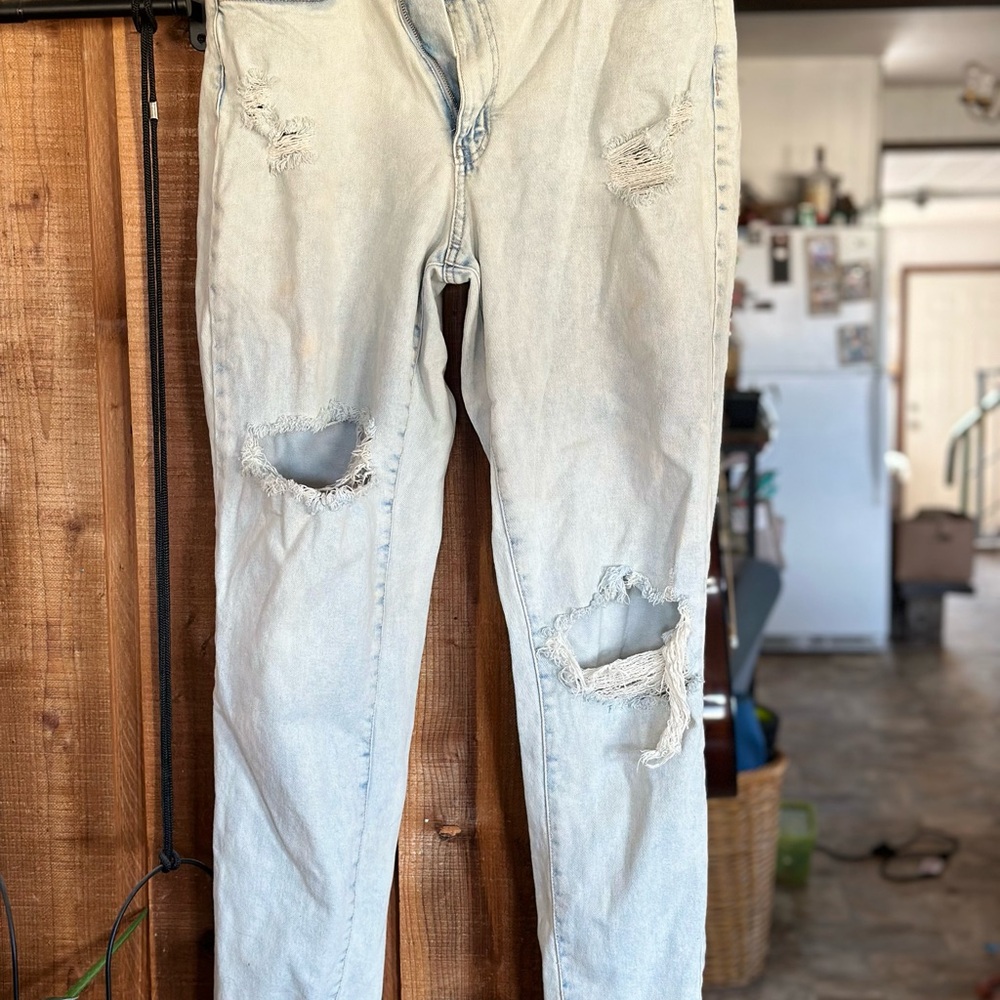 SO Women’s Light Blue Distressed Jeans